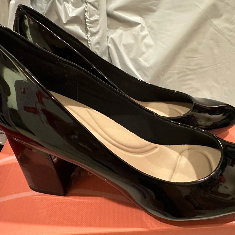 East Spirit Cadet Pumps-Size 6.6 Wide